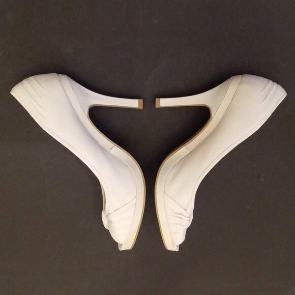 Charlotte Russe White Canvas Peep Toes Shoes size 9 Stilettos High Heels Pumps - Picture 3 of 9